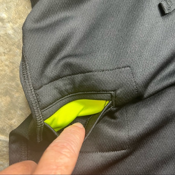 Under Armour Green HeatGear Semi-Fitted Capris - Picture 11 of 11